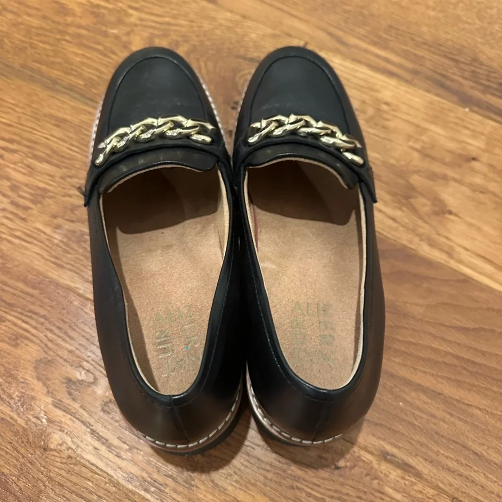 Naturalizer Black Chunky Heel Loafers with GOLD chain - Picture 4 of 6